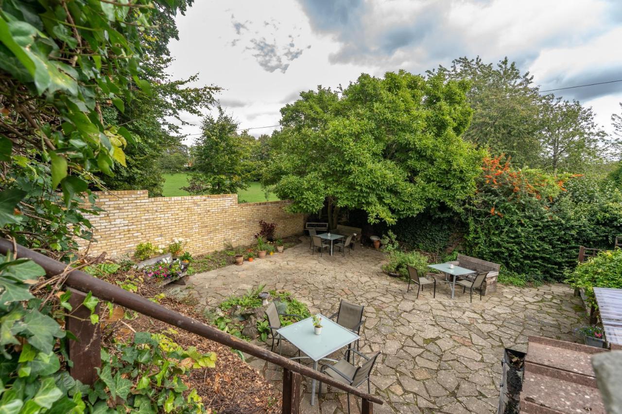Rock House Bed And Breakfast Maidstone Eksteriør bilde