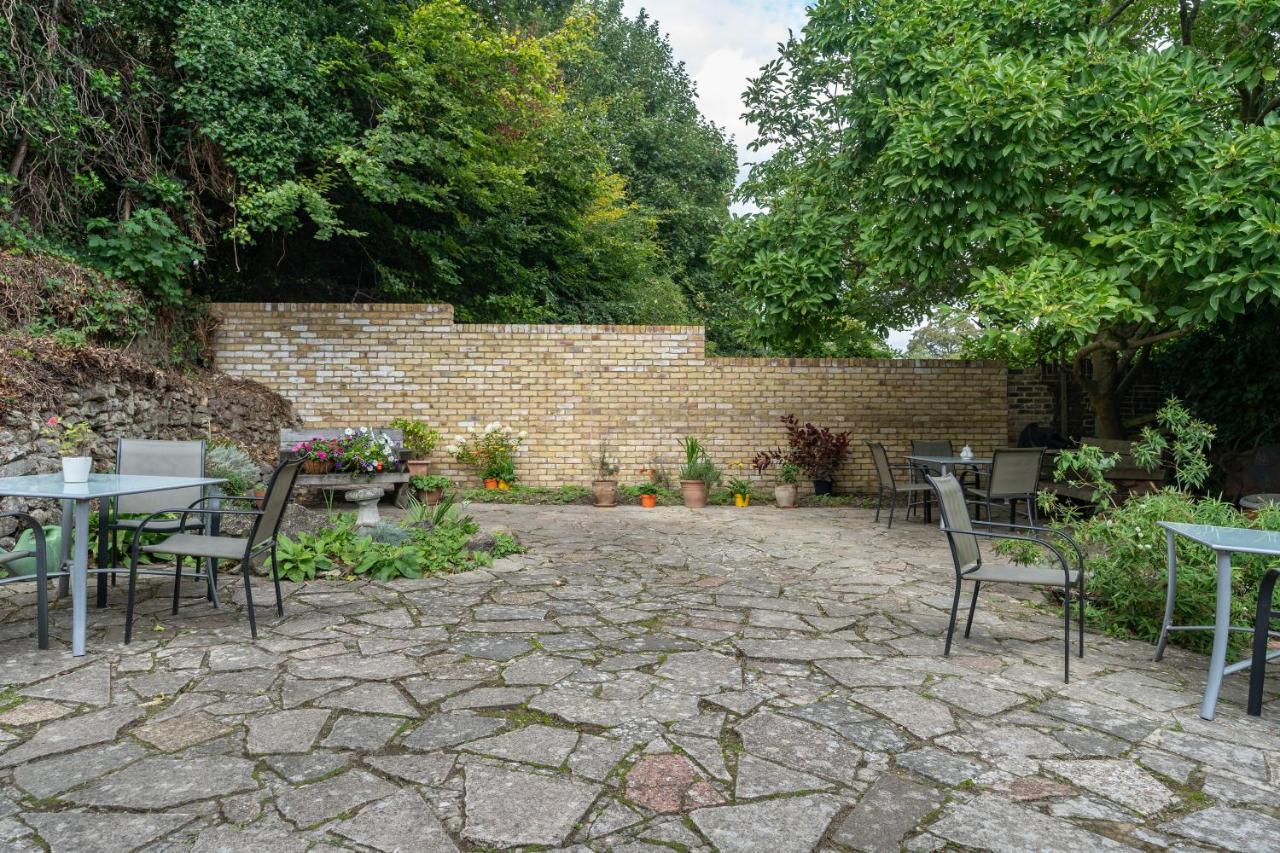Rock House Bed And Breakfast Maidstone Eksteriør bilde